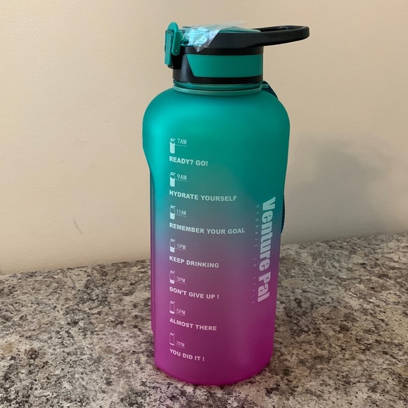 Venture Pal Classic 64 oz Bottle - Picture 1 of 13